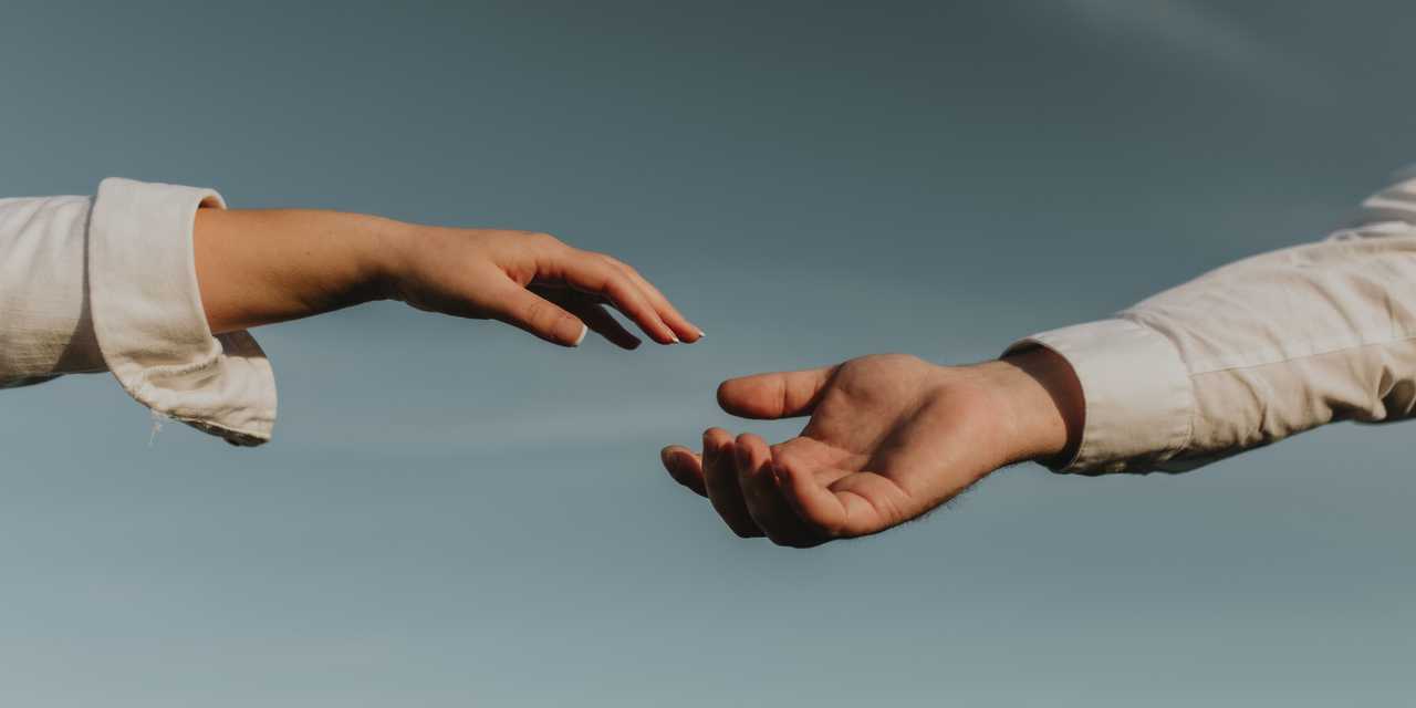 Käsikädessä avioliittoa jatkamaan