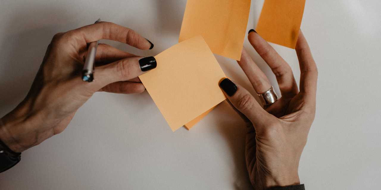 Post-it-lappujen kirjoittaminen