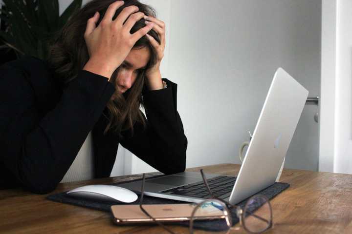 Frustrated woman in front of a laptop