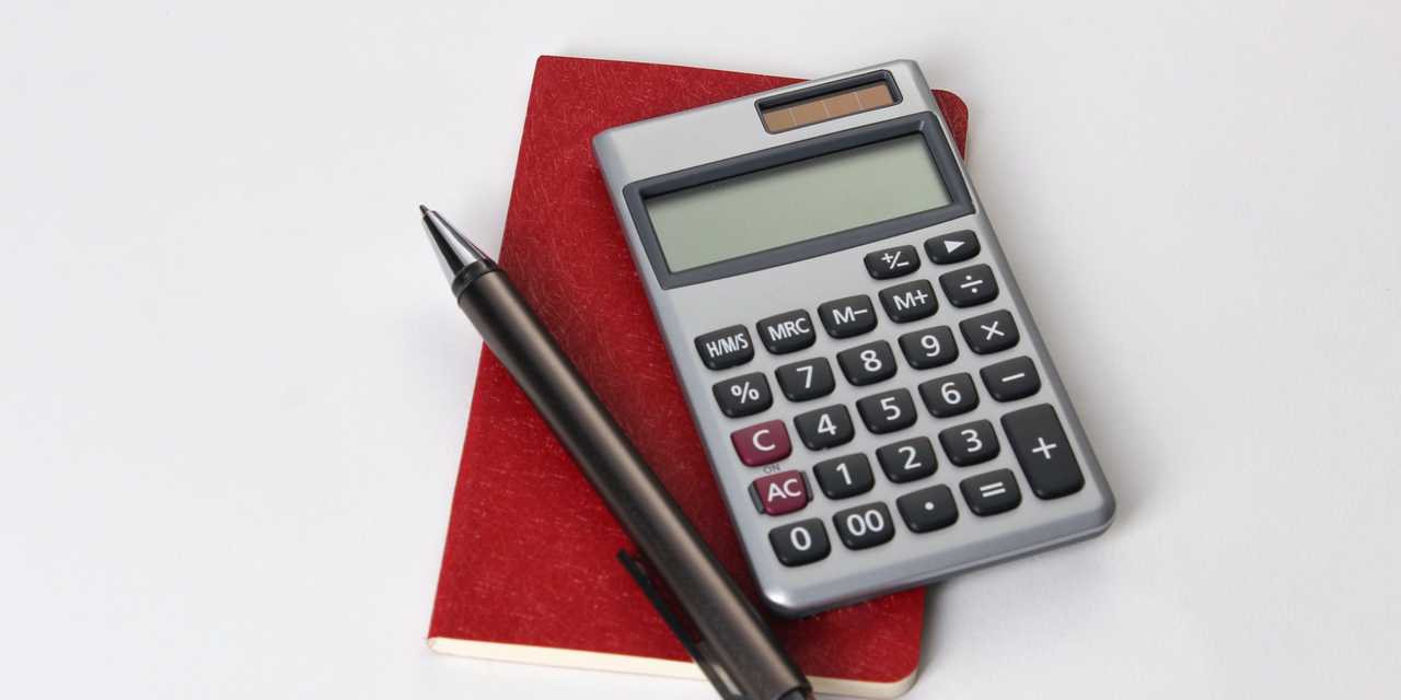 Taskulaskin ja muistiinpanovälineet