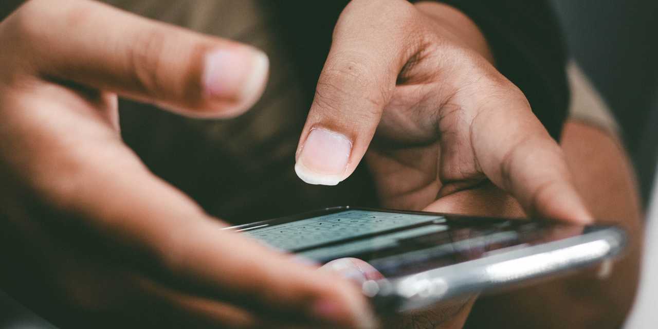 Viestittelyä älypuhelimella