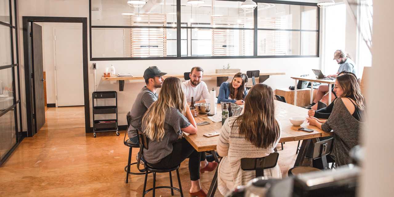 Människor på borden