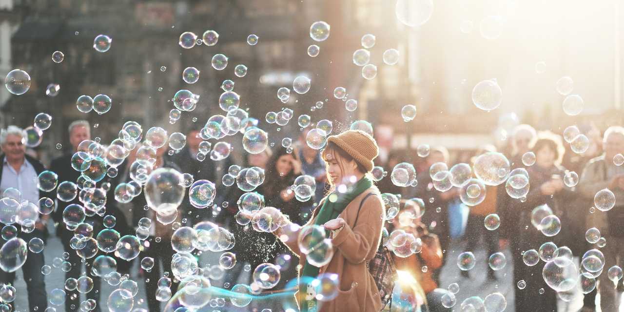 Mennesker og sæbebobler