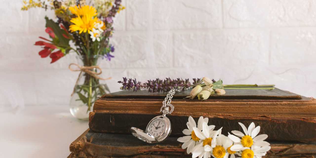 Addressi, kukkia ja taskukello