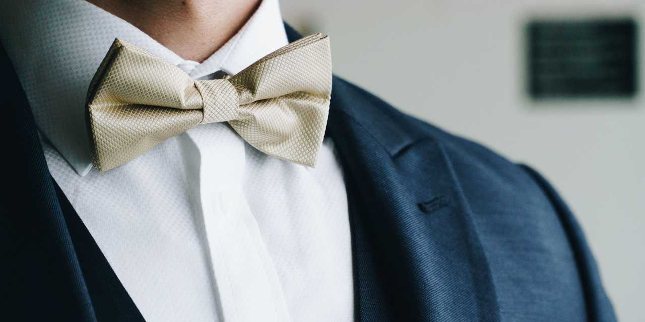 Klädkod mörk kostym till bröllop