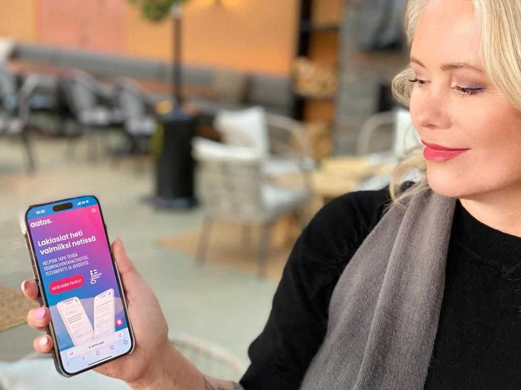 Anne Kukkohovi ja Aatoksen verkkopalvelu