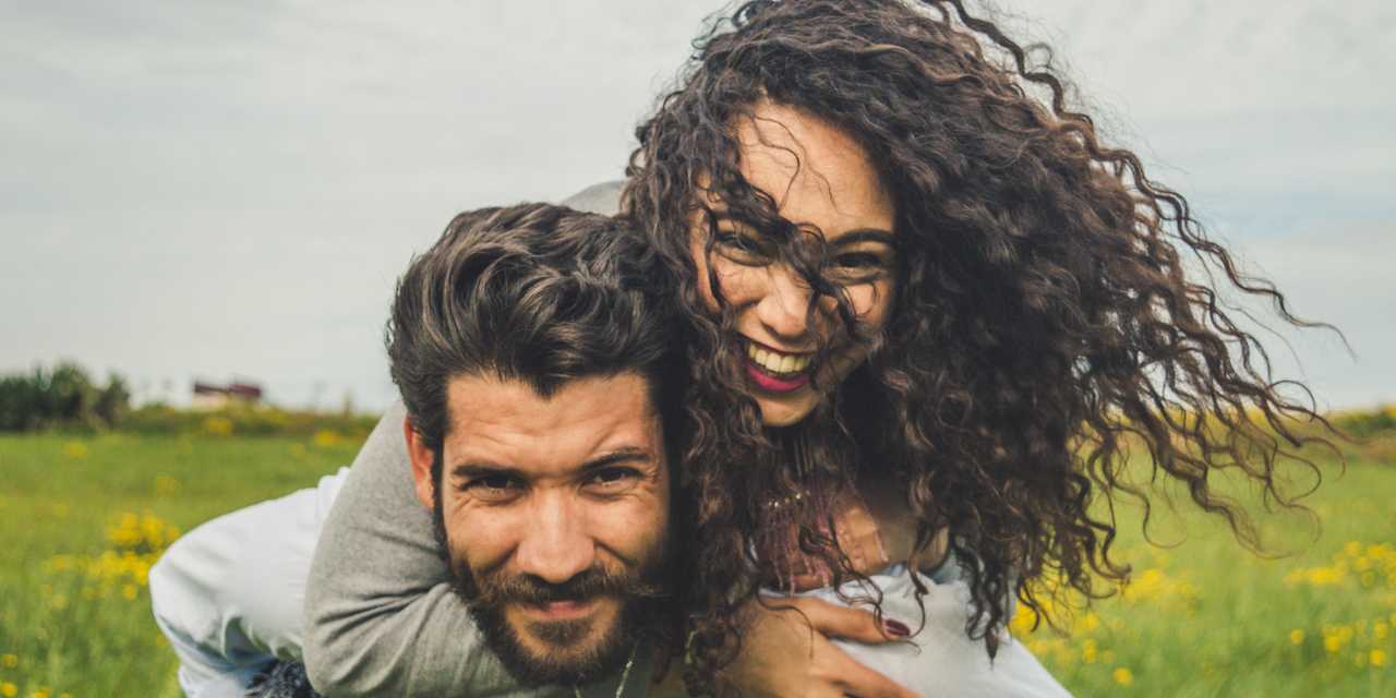 Lykkeligt par på banen