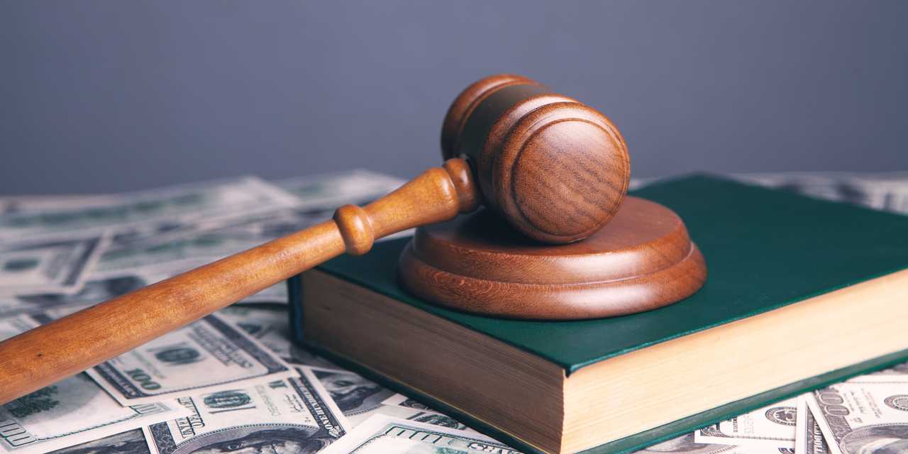 Nuija kirjan päällä